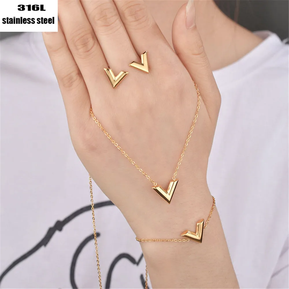 Exquisite Stereoscopic V Pattern Necklace Bracelet Earrings For Women Man Top Quality Titanium Steel Earrings Jewelry Set
Exquisite Stereoscopic V Pattern Necklace Bracelet Earrings For Women Man Top Quality Titanium Steel Earrings Jewelry Set