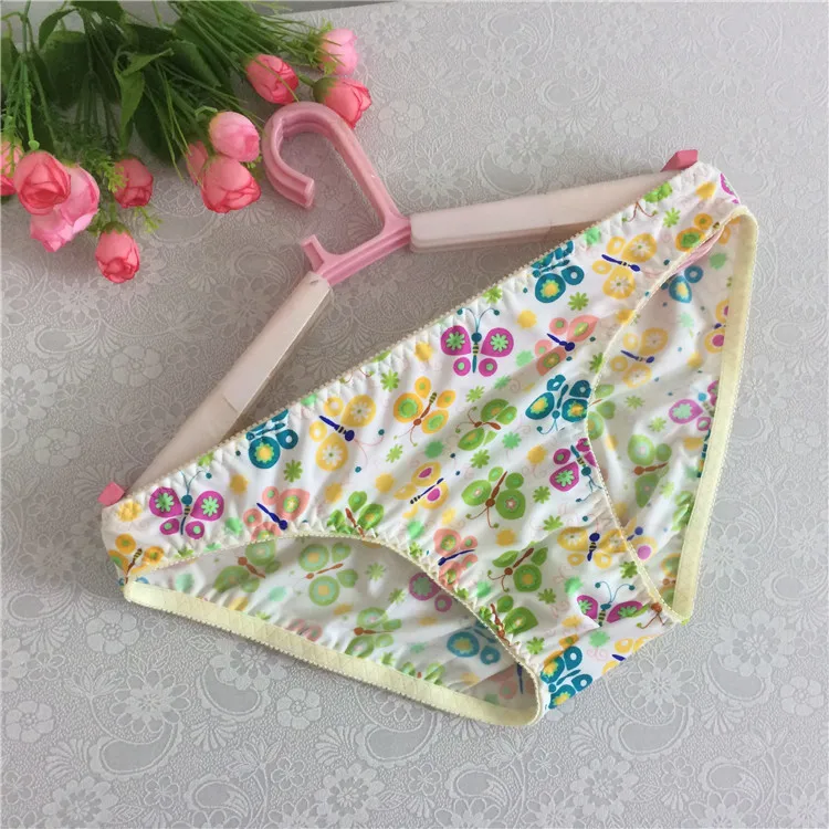 2018 Japanese-style men's dress high elastic swimsuit fabric fashion sexy printing meter men's style briefs men underwear
2018 Japanese-style men's dress high elastic swimsuit fabric fashion sexy printing meter men's style briefs men underwear