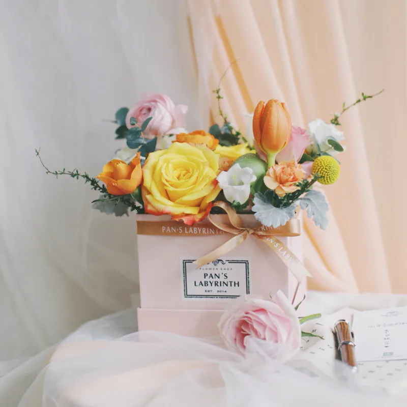 1piece Flower Box 11.5*11.5*13cm Small Square Flower Bucket Gift Wedding Rose Flower Box Packaging Material Supplies
1piece Flower Box 11.5*11.5*13cm Small Square Flower Bucket Gift Wedding Rose Flower Box Packaging Material Supplies