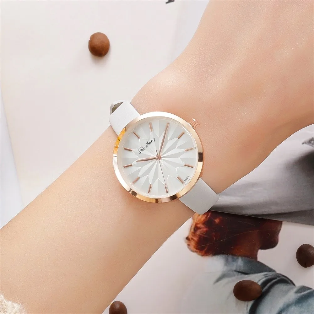 New Arrival Fashion Simple Women Watches 2019 Red Leather Strap Ladies Quartz Watch Women Minimalist Montre Femme dress 40Q
New Arrival Fashion Simple Women Watches 2019 Red Leather Strap Ladies Quartz Watch Women Minimalist Montre Femme dress 40Q