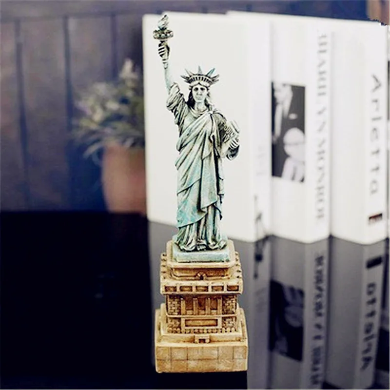 Statue Of Liberty Full-Length Portrait Sculptures Creative Resin Craftwork Desktop Decoration G1547
Statue Of Liberty Full-Length Portrait Sculptures Creative Resin Craftwork Desktop Decoration G1547