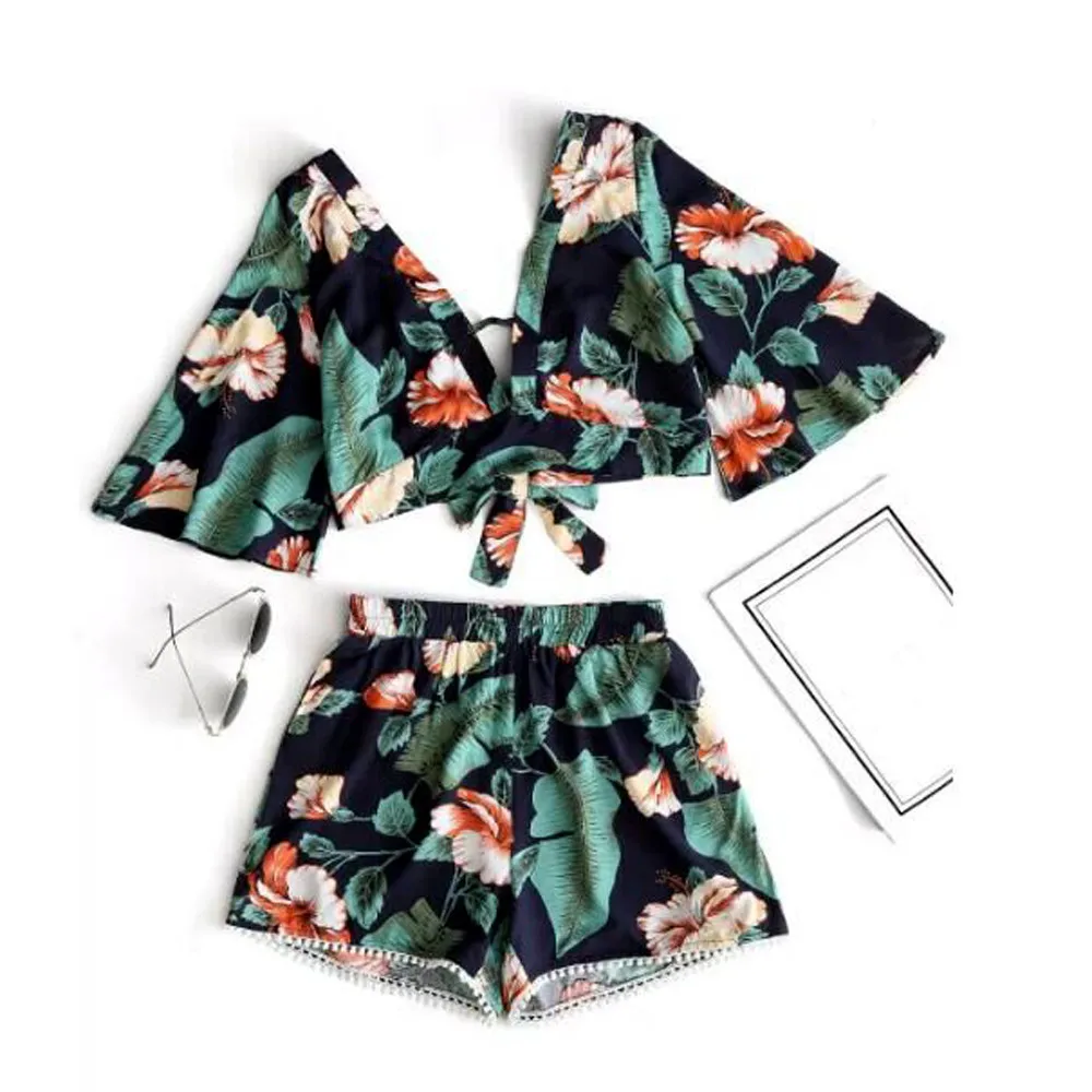 Casual Two Piece Set Women Botanical Print Summer V Collar Short Sleeves Top Shorts Beachwear chandal mujer 2 piezas
Casual Two Piece Set Women Botanical Print Summer V Collar Short Sleeves Top Shorts Beachwear chandal mujer 2 piezas