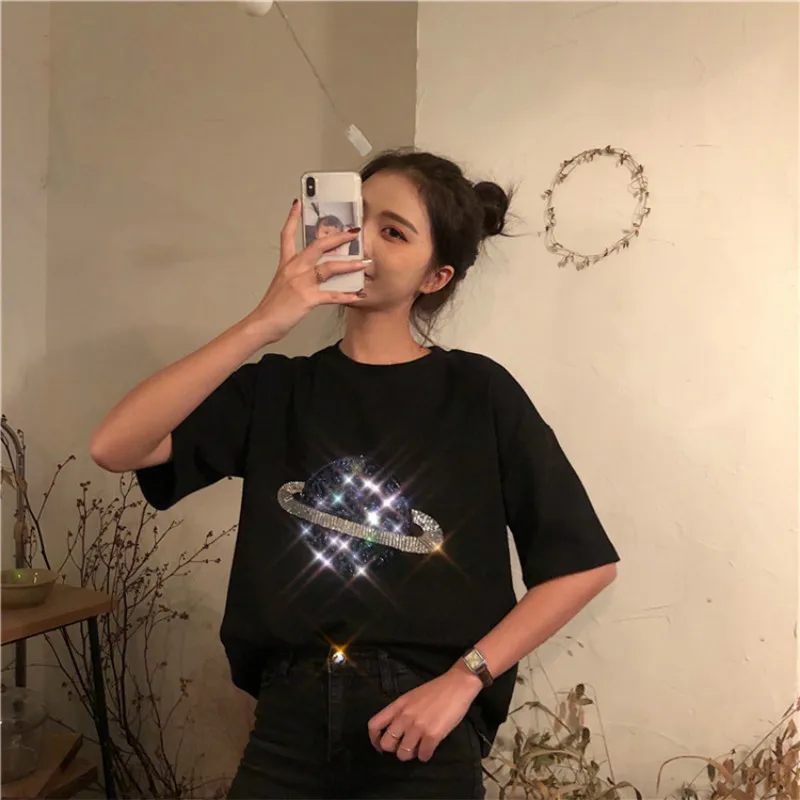 2019 Spring New Embroidered Sequined Short-sleeved T-shirt, Round Neck Pullover, Black T-shirt with Star Pattern, White T-shirt
2019 Spring New Embroidered Sequined Short-sleeved T-shirt, Round Neck Pullover, Black T-shirt with Star Pattern, White T-shirt
