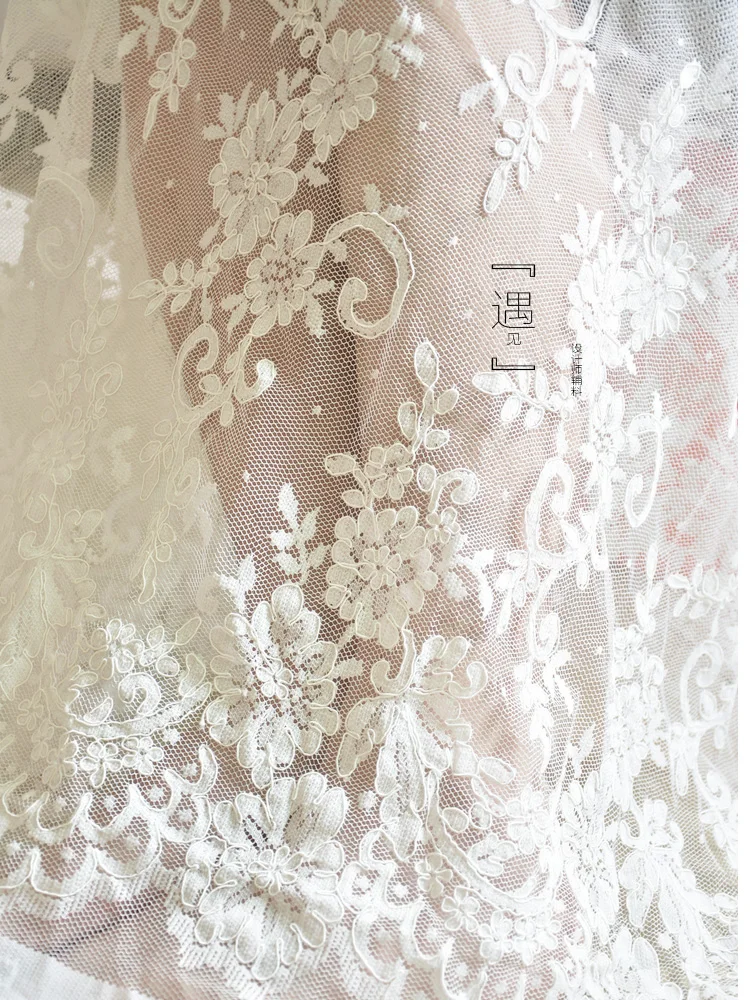 1 Yard Beautiful wedding Alencon Lace Fabric in Off White, Retro Style Floral Lace Trim, Both Scalloped Edging Fabrics
1 Yard Beautiful wedding Alencon Lace Fabric in Off White, Retro Style Floral Lace Trim, Both Scalloped Edging Fabrics