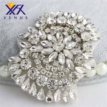 Wholesale 30 pieces cheap sparkly mini crystal appliques for bridal headpieces sash belts DIY dress fashion decorations
Wholesale 30 pieces cheap sparkly mini crystal appliques for bridal headpieces sash belts DIY dress fashion decorations