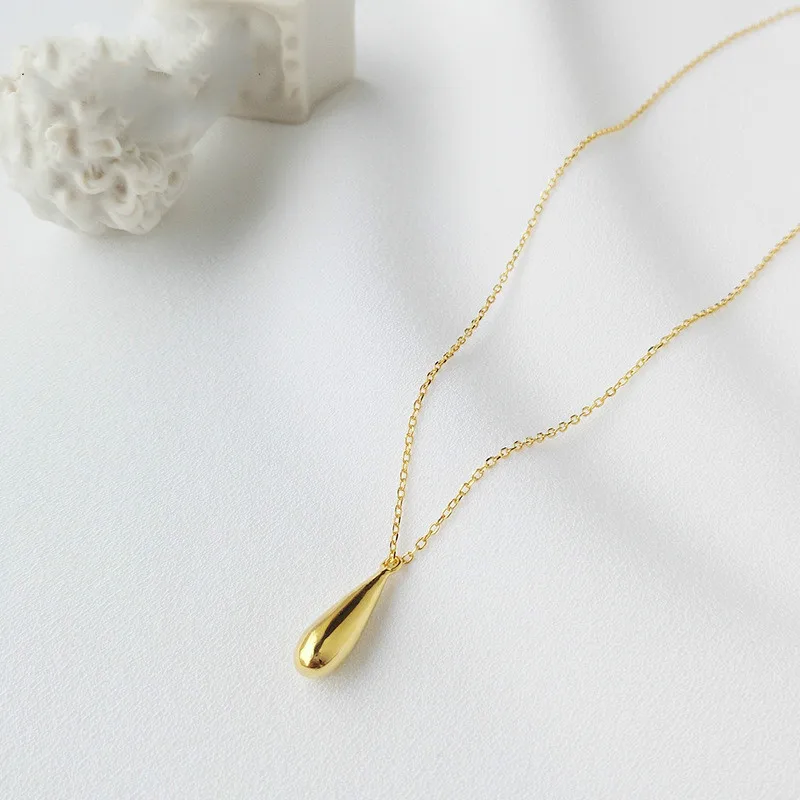 New Arrivals Fashion Real Silver Pendant Necklaces Jewelry 925 Sterling Silver Golden Water Droplets Statement Necklace 
New Arrivals Fashion Real Silver Pendant Necklaces Jewelry 925 Sterling Silver Golden Water Droplets Statement Necklace