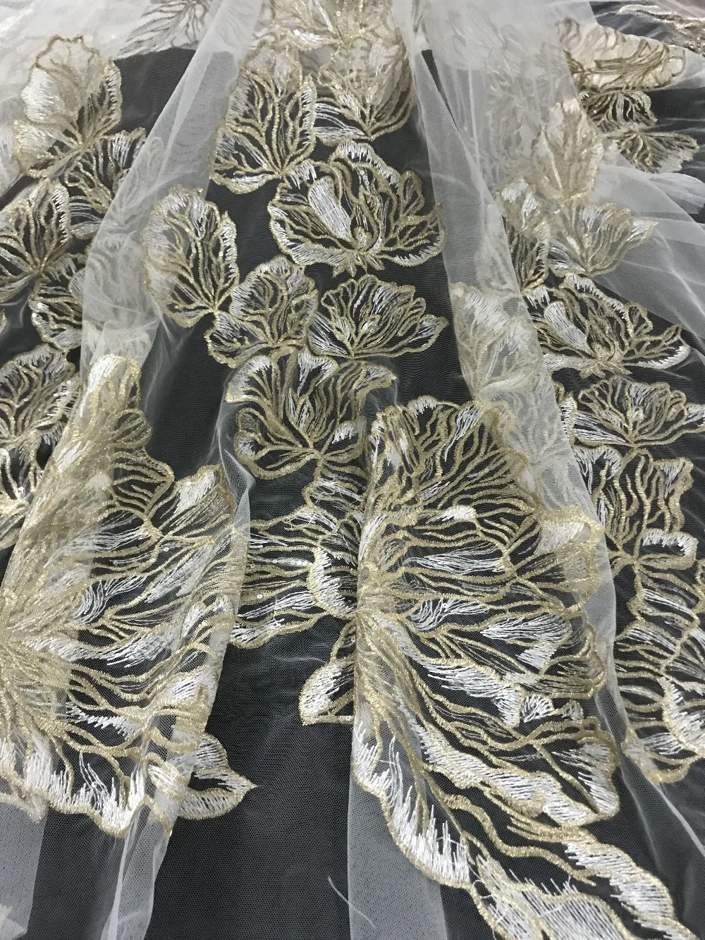 White gold colour embroidered fabric good looking bridal lace fabric wholesale african french lace fabric
White gold colour embroidered fabric good looking bridal lace fabric wholesale african french lace fabric