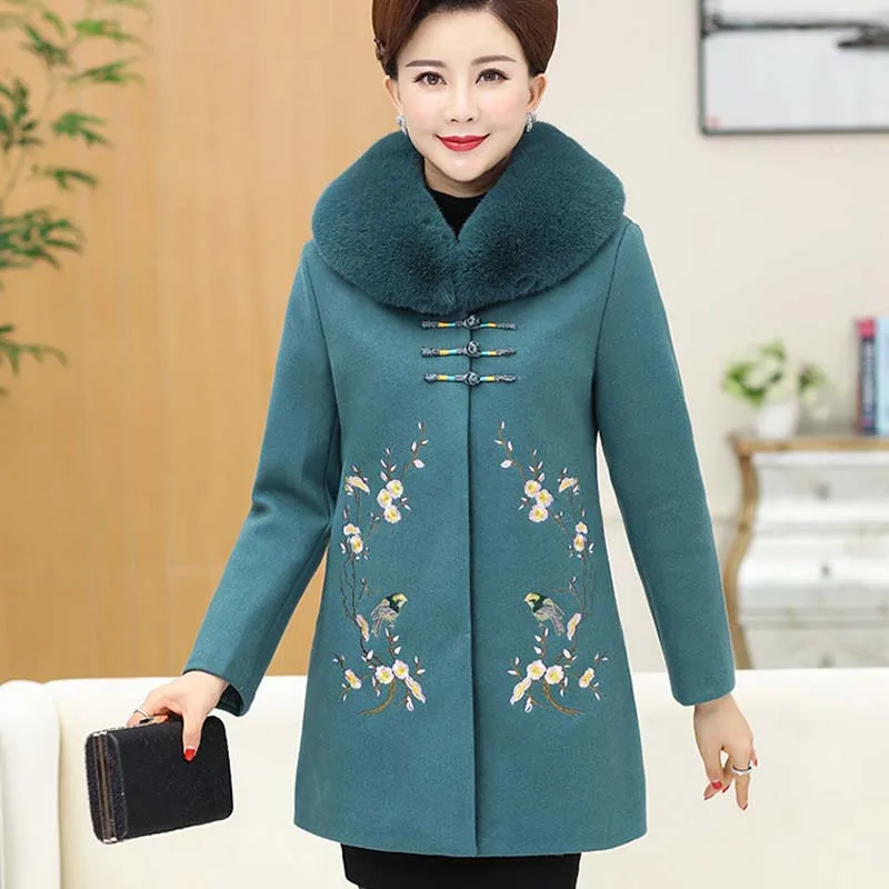 Middle-aged women's embroidery and cotton thickening large fur collar wool coat P201722774
Middle-aged women's embroidery and cotton thickening large fur collar wool coat P201722774