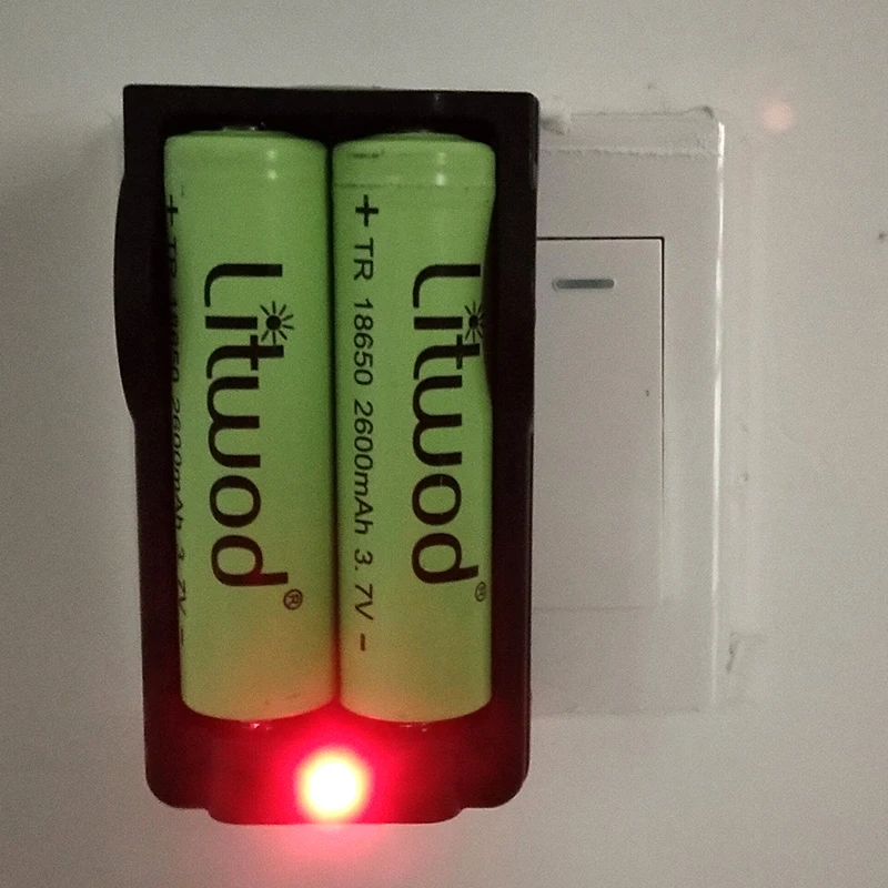 Universal 18650 Battery Charger Charge battery used for 2 18650 Battery lighting accessories
Universal 18650 Battery Charger Charge battery used for 2 18650 Battery lighting accessories