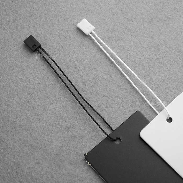 1000pcs/a lot Nylon material black and white Hang tag strings,rope,square Hang granule Hang granule clothes garment accessories
1000pcs/a lot Nylon material black and white Hang tag strings,rope,square Hang granule Hang granule clothes garment accessories