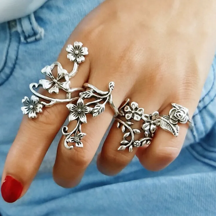 Bohemian 4 Pcs/set New Desgin Silver Rings Vintage Gypsy Turkish Fashion Carved Flower Party Rings Set Women Engagement Jewelry
Bohemian 4 Pcs/set New Desgin Silver Rings Vintage Gypsy Turkish Fashion Carved Flower Party Rings Set Women Engagement Jewelry