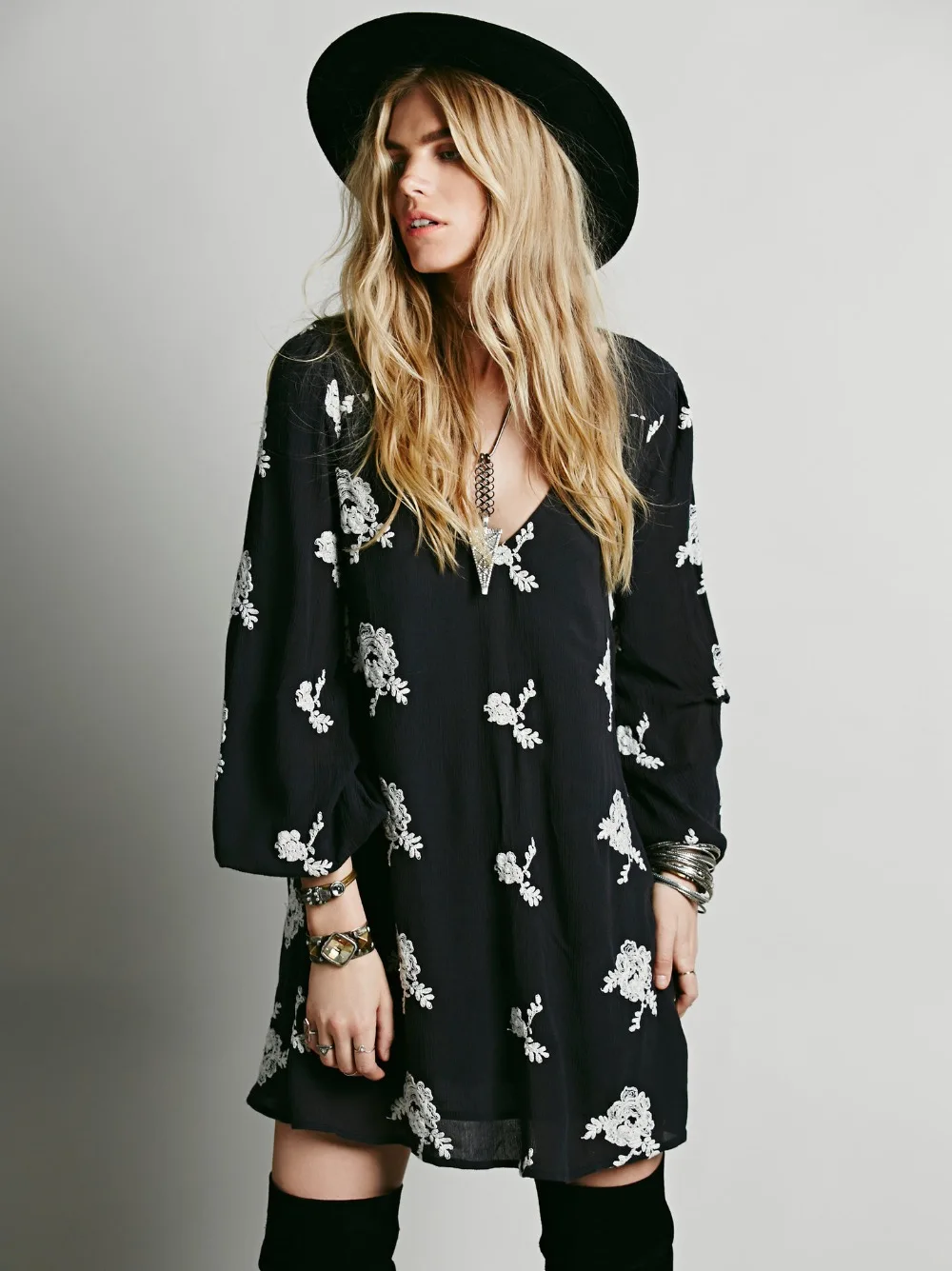 2018 women brand dress new hot vacation mini dress backless floral embroidered dress pink color cute vestidos boho holiday dress
2018 women brand dress new hot vacation mini dress backless floral embroidered dress pink color cute vestidos boho holiday dress