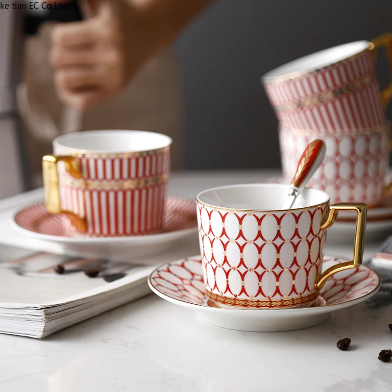 European style coffee cup and saucer set Ceramic gold bone china coffee cup Simple afternoon tea black tea cup lugs coffee cup
European style coffee cup and saucer set Ceramic gold bone china coffee cup Simple afternoon tea black tea cup lugs coffee cup