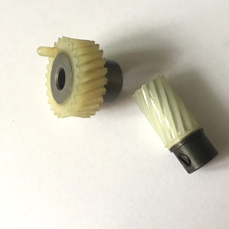 Sewing Machine Parts GEAR # 174488 383273 Feed Dog Drive Shaft Set Singer 510 513 514 518 522 527 530 383273AS
Sewing Machine Parts GEAR # 174488 383273 Feed Dog Drive Shaft Set Singer 510 513 514 518 522 527 530 383273AS