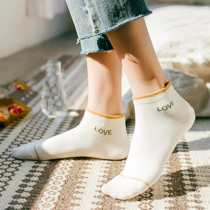 Women's Socks Casual Cotton Letter Print Shallow Mouth Socks Standard Sweat-absorbing Simple Socks Women Breathable
Women's Socks Casual Cotton Letter Print Shallow Mouth Socks Standard Sweat-absorbing Simple Socks Women Breathable