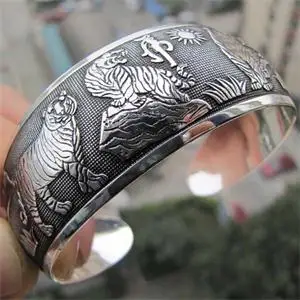 Retro Tibetan Tibet White Tiger Printed Women Cuff Bracelet Women Vintage Bangles Silver Totem Metal Bangles Animal Jewelry
Retro Tibetan Tibet White Tiger Printed Women Cuff Bracelet Women Vintage Bangles Silver Totem Metal Bangles Animal Jewelry