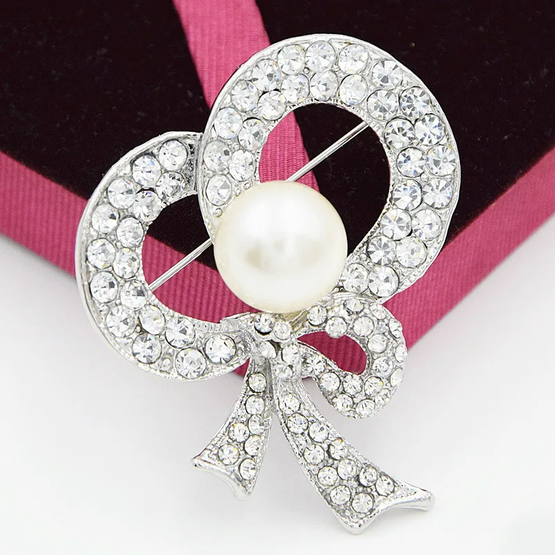 Luxury Clear Crystal And Faux Pearl Heart Shaped Bow Pin Brooch For Women Gift 2015 New Fashion
Luxury Clear Crystal And Faux Pearl Heart Shaped Bow Pin Brooch For Women Gift 2015 New Fashion