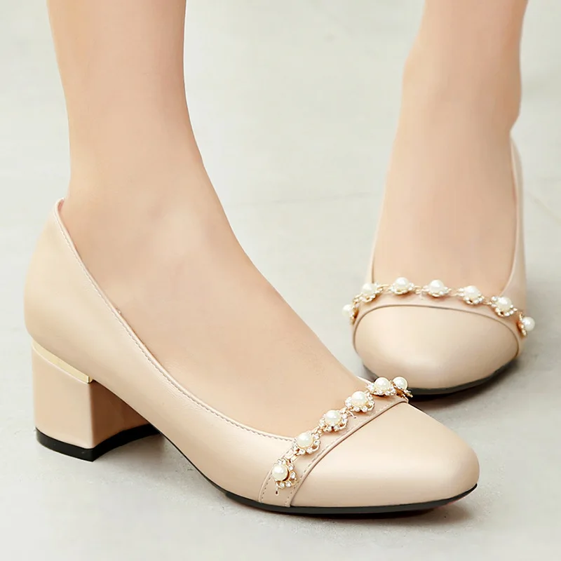 2018 Spring Fashion Elegant Diamond Chain With Professional Shoes White Bridal Pumps Rhinestones
2018 Spring Fashion Elegant Diamond Chain With Professional Shoes White Bridal Pumps Rhinestones