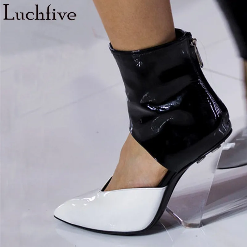 Luchfive Clear Wedge Heel Pumps PVC Patent Leather Runway Design High Heels Crystal Slippers 2019 Newest Shoes Woman Black
Luchfive Clear Wedge Heel Pumps PVC Patent Leather Runway Design High Heels Crystal Slippers 2019 Newest Shoes Woman Black