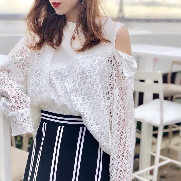 2019 Spring New Product Splicing Fake Two Casual Lace Round Collar Long-sleeved Women's Shirt Hollow Out Full Chiffon Blouse
2019 Spring New Product Splicing Fake Two Casual Lace Round Collar Long-sleeved Women's Shirt Hollow Out Full Chiffon Blouse