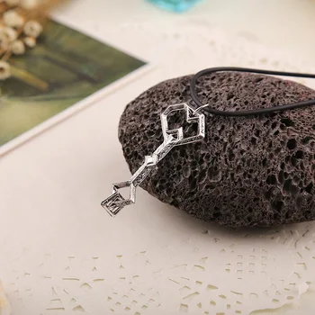 Free Shipping 20pcs A Lot The Hobbit THORIN Oak Shield Treasure Key Pendant Necklace Fashion Men Rope Necklace Wholesale
Free Shipping 20pcs A Lot The Hobbit THORIN Oak Shield Treasure Key Pendant Necklace Fashion Men Rope Necklace Wholesale