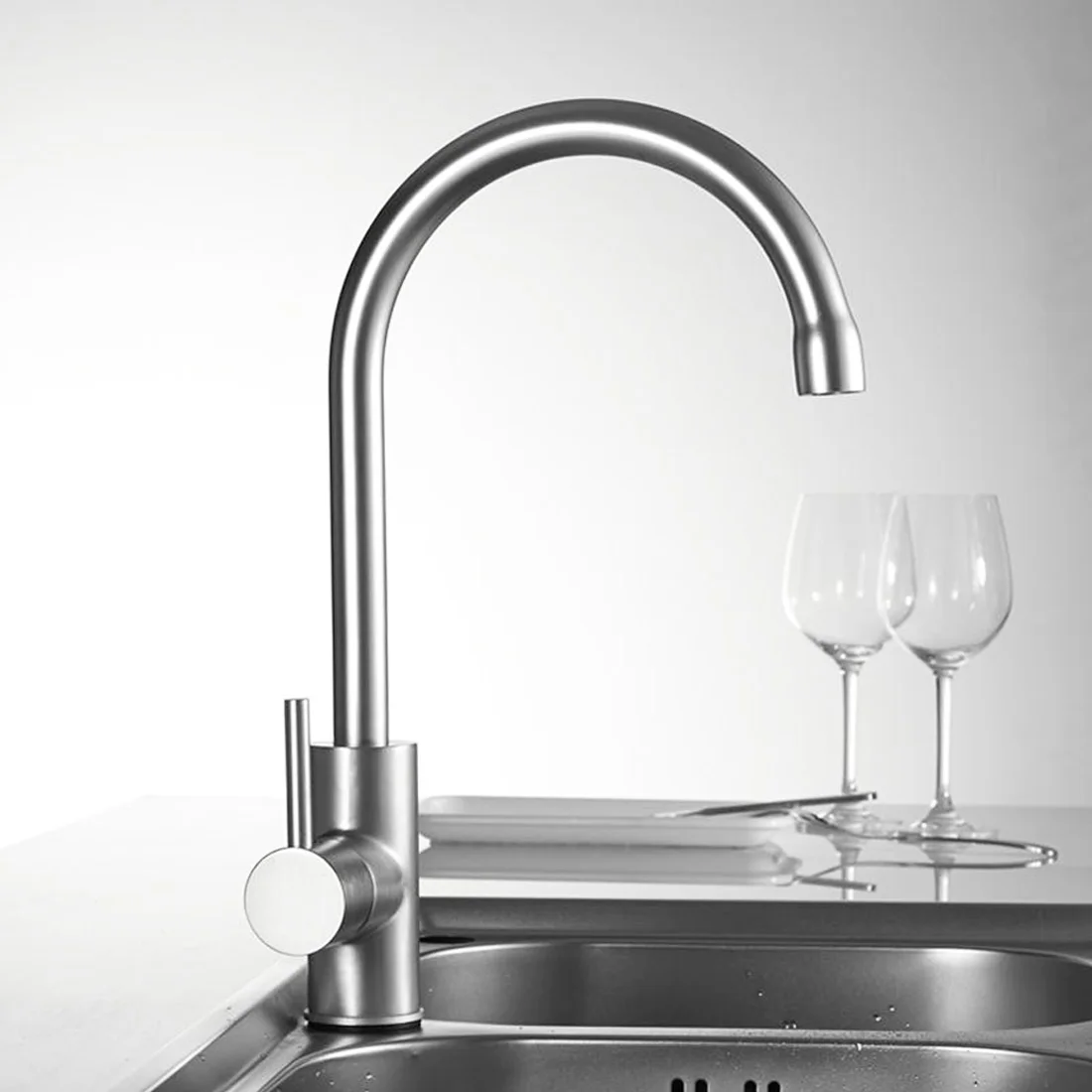 1pc Curved Mixer Tap Bathroom Hot And Cold Single Handle Tap Faucet Kitchen 360Degree Rotatable Spout Sink Basin Water Faucet
1pc Curved Mixer Tap Bathroom Hot And Cold Single Handle Tap Faucet Kitchen 360Degree Rotatable Spout Sink Basin Water Faucet