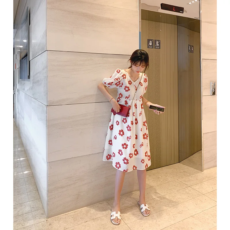MISHOW Elegant dress for women summer 2019 V-neck flower printing Puff sleeve casual Mid-length dress female lady MX19B1388
MISHOW Elegant dress for women summer 2019 V-neck flower printing Puff sleeve casual Mid-length dress female lady MX19B1388