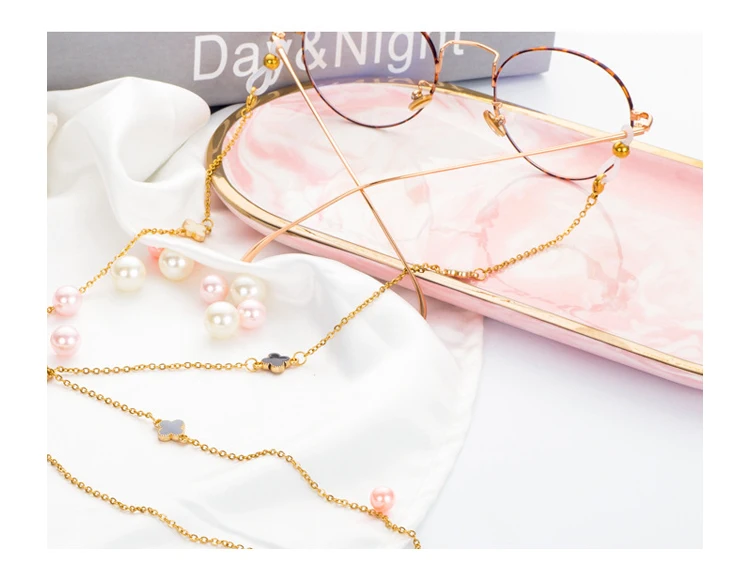 Black and white lucky grass sunglasses reading glasses chain glasses hanging hanging neck (3 color four-leaf clover)
Black and white lucky grass sunglasses reading glasses chain glasses hanging hanging neck (3 color four-leaf clover)
