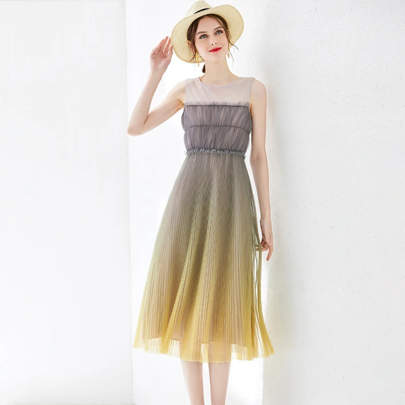 VERDEJULIAY Luxury Mesh Runway Dress 2019 Summer New Fashion Sleeveless Ruffles GradientColor Classical Pleated Dress Vestidos
VERDEJULIAY Luxury Mesh Runway Dress 2019 Summer New Fashion Sleeveless Ruffles GradientColor Classical Pleated Dress Vestidos