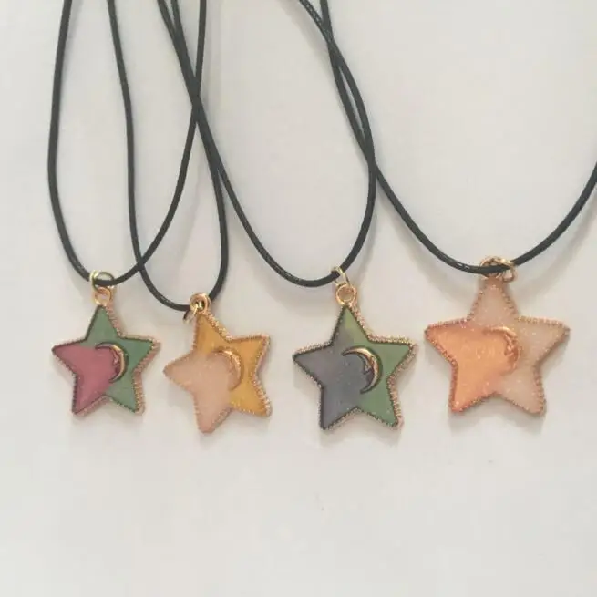 Fashion Bohemia Simple black Leather rope Pentagram necklace Dreamy girl star temperament Female charm necklace jewelry 1 pcs
Fashion Bohemia Simple black Leather rope Pentagram necklace Dreamy girl star temperament Female charm necklace jewelry 1 pcs