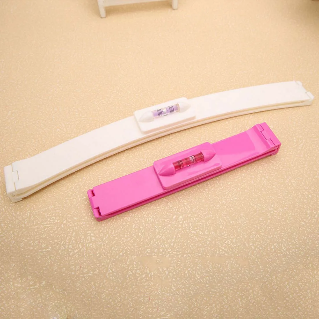 Practical Level Ruler Hair Styling Tool 1 Set New Women Hair Trimmer Fringe Cut Tool Clipper Comb Guide for Cute Hair Band.
Practical Level Ruler Hair Styling Tool 1 Set New Women Hair Trimmer Fringe Cut Tool Clipper Comb Guide for Cute Hair Band.