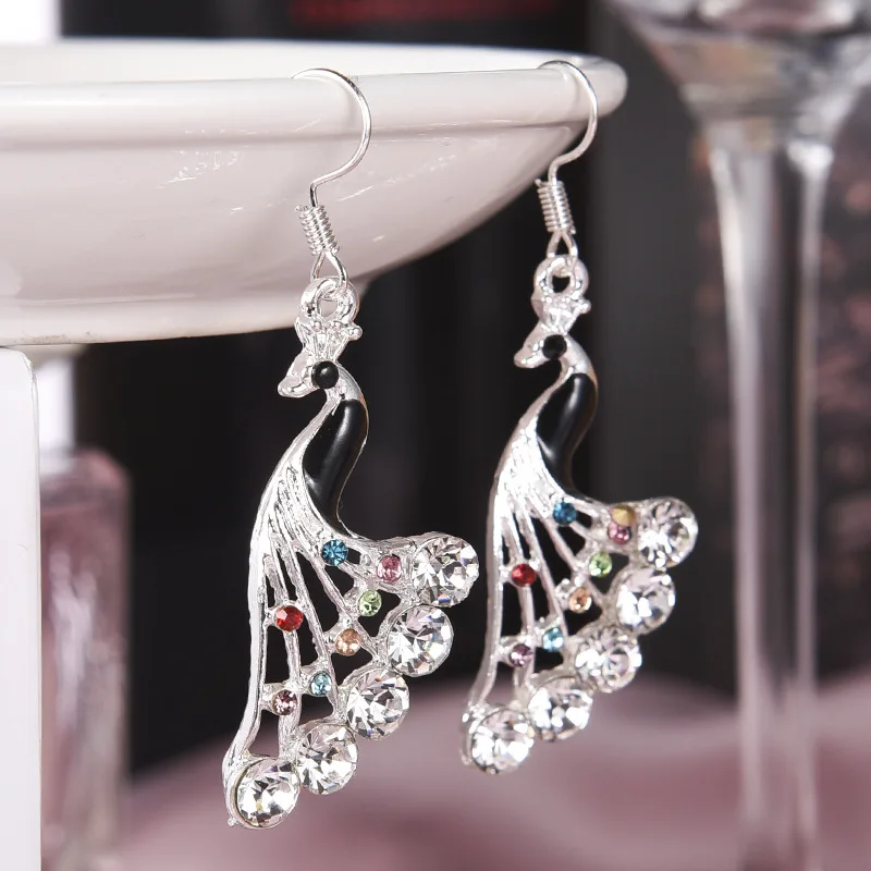 white\black crystal Peacock silver Dangle drop Earring For Women lady fashion simple design high quality hot sale animal bijoux
white\black crystal Peacock silver Dangle drop Earring For Women lady fashion simple design high quality hot sale animal bijoux
