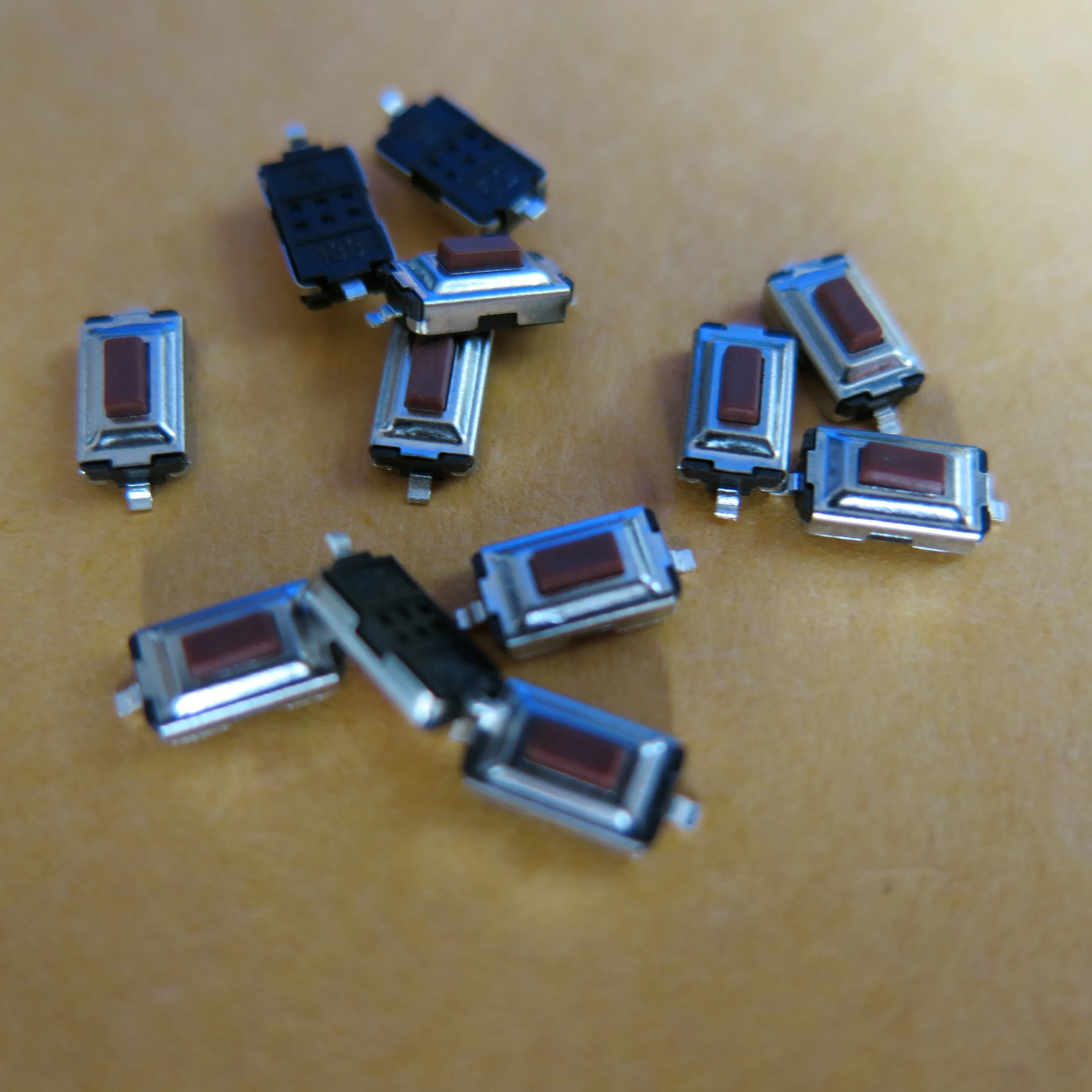100Pcs 3x6x2.5mm Red Head SMD Micro Push Button Tactile Tact Electronic mini Switch drucktaster Taster schalter druckschalter
100Pcs 3x6x2.5mm Red Head SMD Micro Push Button Tactile Tact Electronic mini Switch drucktaster Taster schalter druckschalter
