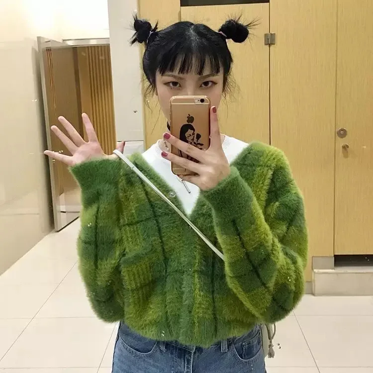 Furry Knitted Sweater Cardigan Jackets 2018 Winter New Imitation Pearls Single-breasted Long Sleeve Lattice Sweater Jacket
Furry Knitted Sweater Cardigan Jackets 2018 Winter New Imitation Pearls Single-breasted Long Sleeve Lattice Sweater Jacket