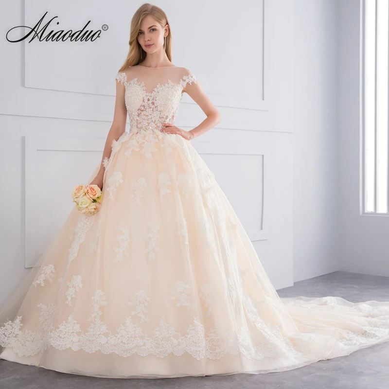 Miaoduo 2018 Vestido de Noiva Ball Gown Vintage Red Champagne Wedding Dresses Lace Appliques Crystal Wedding Dress Bridal Gowns
Miaoduo 2018 Vestido de Noiva Ball Gown Vintage Red Champagne Wedding Dresses Lace Appliques Crystal Wedding Dress Bridal Gowns