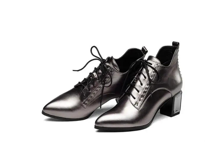 Europe and the United States 2018 Spring and Autumn leather high heels pointed thick heels with Martin boots British style shoes
Europe and the United States 2018 Spring and Autumn leather high heels pointed thick heels with Martin boots British style shoes