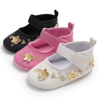 Children's spring and autumn baby girl embroidery embossed flowers non-slip soft bottom shoes
Children's spring and autumn baby girl embroidery embossed flowers non-slip soft bottom shoes