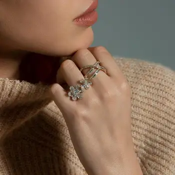 Bloom flower two flowers beautiful women resizable rings AAA cubic zirconia cz paved sparking 2019 spring new design
Bloom flower two flowers beautiful women resizable rings AAA cubic zirconia cz paved sparking 2019 spring new design