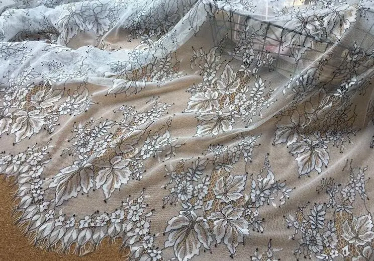 1.5x3 Meters/piece Off white with Black color eyelash chantilly lace subtle Fancy new design lace fabrics lace store wholesale!
1.5x3 Meters/piece Off white with Black color eyelash chantilly lace subtle Fancy new design lace fabrics lace store wholesale!