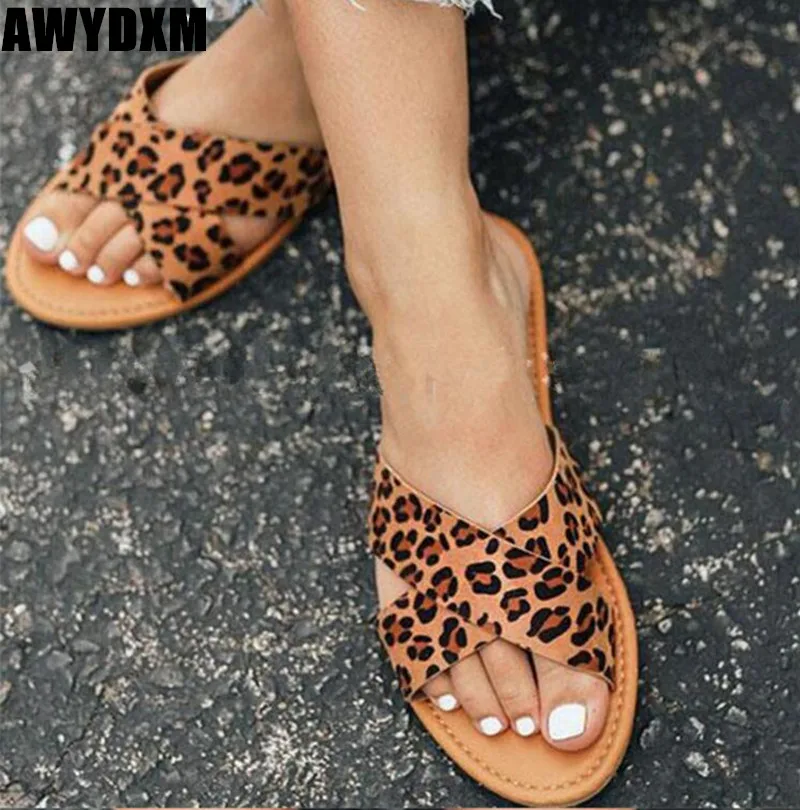 Beach slipper women summer open toe Leopard flat slippers new ladies Round head Breathable casual shoes slip on woman shoes S127
Beach slipper women summer open toe Leopard flat slippers new ladies Round head Breathable casual shoes slip on woman shoes S127