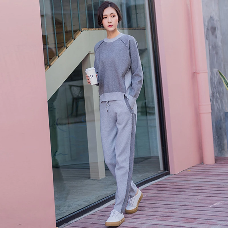 Casual Suits Women Two Pieces Set 100% Acrylic Knitted Patchwork Design O Neck Long Sleeves Elastic Waist New Fashion Style 2019
Casual Suits Women Two Pieces Set 100% Acrylic Knitted Patchwork Design O Neck Long Sleeves Elastic Waist New Fashion Style 2019
