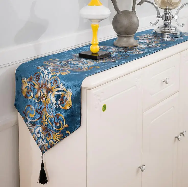 European luxury Gilding Embroidered table flag Velvet fabric Table Runner Tablecloth Table Runners Table Flag Dinner Mats
European luxury Gilding Embroidered table flag Velvet fabric Table Runner Tablecloth Table Runners Table Flag Dinner Mats