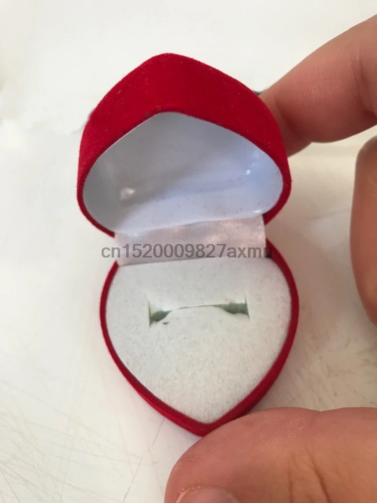 1000 шт. модные красные коробки для колец в форме сердца мини милые красные футляры для переноски колец Витрина коробка для упаковки ювелирных изделий
1000 шт. модные красные коробки для колец в форме сердца мини милые красные футляры для переноски колец Витрина коробка для упаковки ювелирных изделий