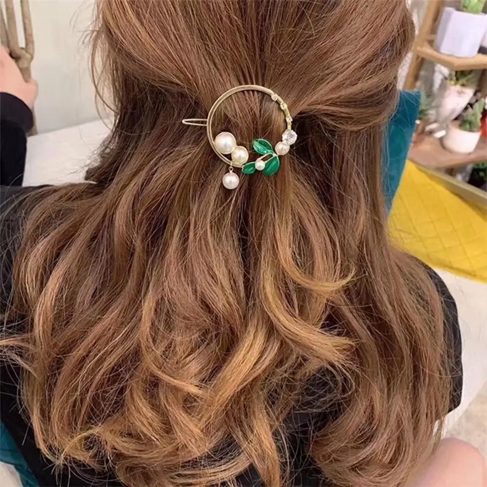 Fashion Imitation Pearls Hair Clips for Women Round Frog Clip Gold Green Leaves Hairpins Crystal Barrettes accessoire cheveux
Fashion Imitation Pearls Hair Clips for Women Round Frog Clip Gold Green Leaves Hairpins Crystal Barrettes accessoire cheveux