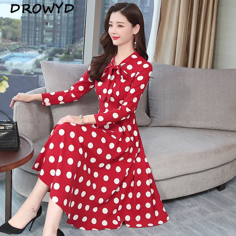 Summer Women's Cotton Dot Large Size Dress 2019 New Boho Short-sleeved Bow V-neck Korean Version of The Elegant Waist Long Dress
Summer Women's Cotton Dot Large Size Dress 2019 New Boho Short-sleeved Bow V-neck Korean Version of The Elegant Waist Long Dress