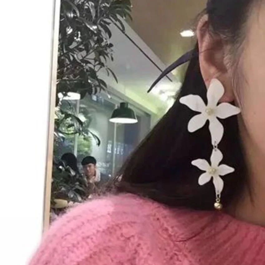 Korean Rhinestone Acrylic Earrings Geometric Fashion Earrings Wild Earrings Flowers Long section Super fairy Earrings 719
Korean Rhinestone Acrylic Earrings Geometric Fashion Earrings Wild Earrings Flowers Long section Super fairy Earrings 719