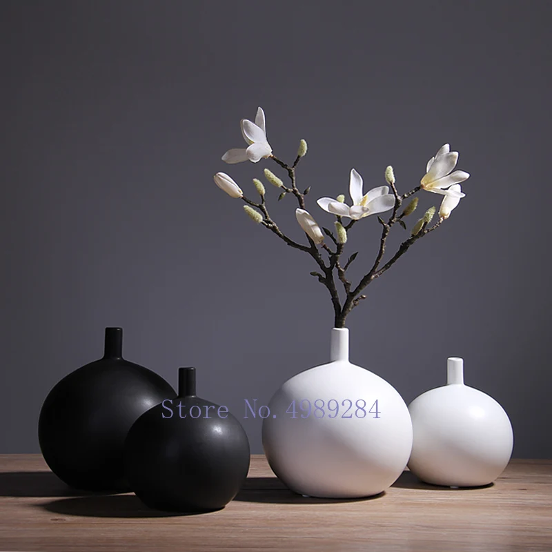 Nordic modern Creative Round ceramics vase Flower arrangement Home living room Decorative ornaments Black and white Flower vase
Nordic modern Creative Round ceramics vase Flower arrangement Home living room Decorative ornaments Black and white Flower vase
