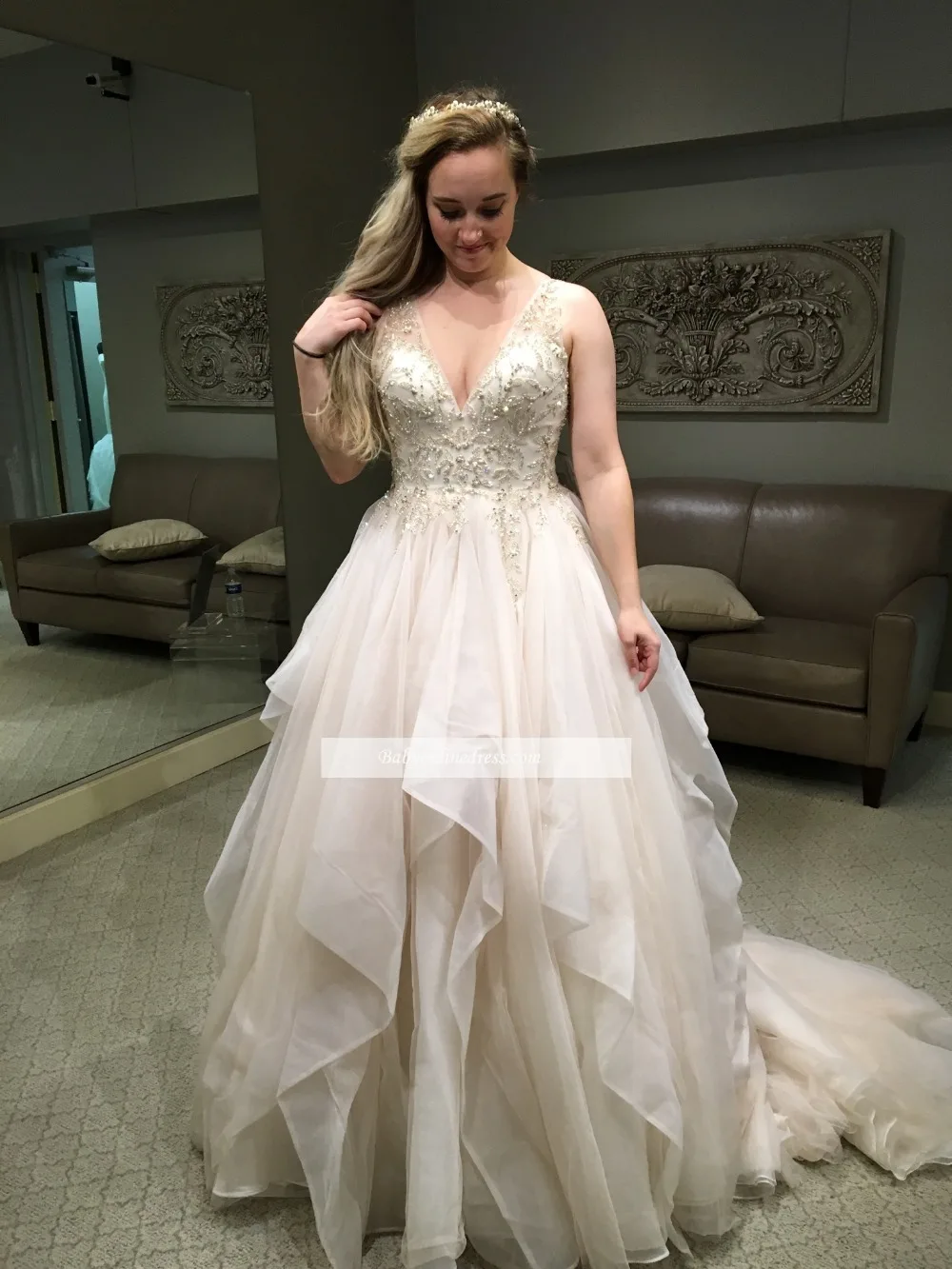 Vestido De Noiva 2019 Muslim Wedding Dresses Ball Gown V-neck Tulle Beaded Crystals Dubai Arabic Wedding Gown Bridal Dresses
Vestido De Noiva 2019 Muslim Wedding Dresses Ball Gown V-neck Tulle Beaded Crystals Dubai Arabic Wedding Gown Bridal Dresses