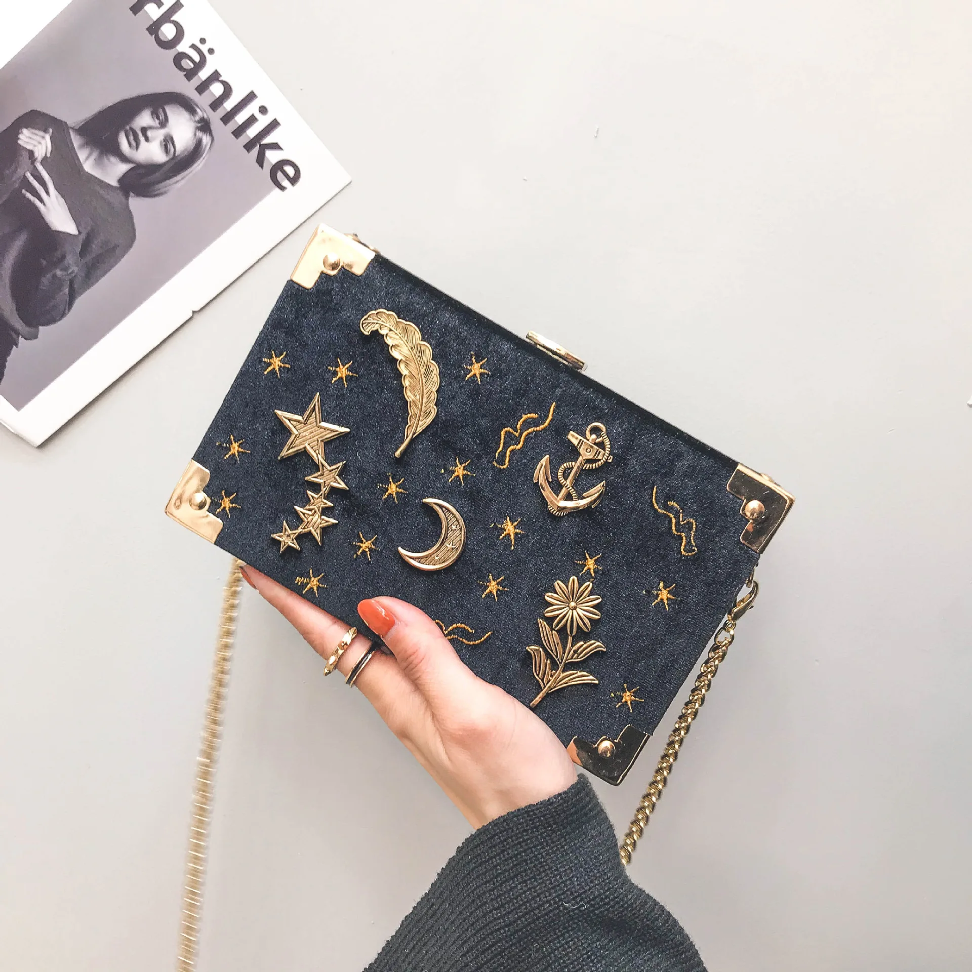 Velvet small party bag New star embroidery chain bag Fashion single shoulder Messenger bag
Velvet small party bag New star embroidery chain bag Fashion single shoulder Messenger bag