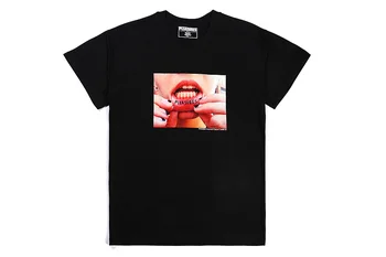 Pleasures Vintage Lips Printed Women Men T shirt Top Quality 1:1 Men Casual Streetwear Short Sleeve T shirt Summer Cotton Tees
Pleasures Vintage Lips Printed Women Men T shirt Top Quality 1:1 Men Casual Streetwear Short Sleeve T shirt Summer Cotton Tees